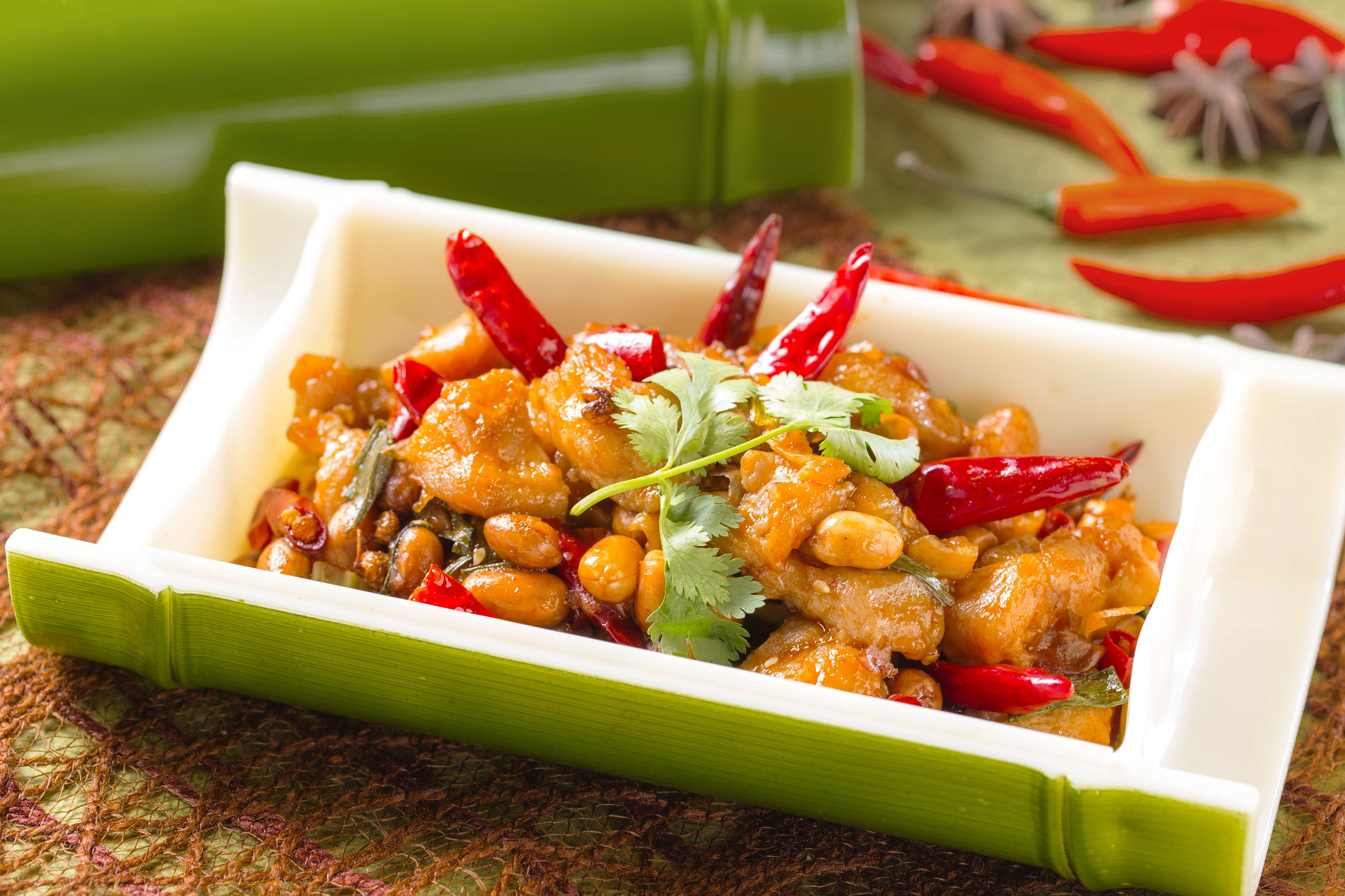 Chicken Cubes with Peanuts in Chili Sauce