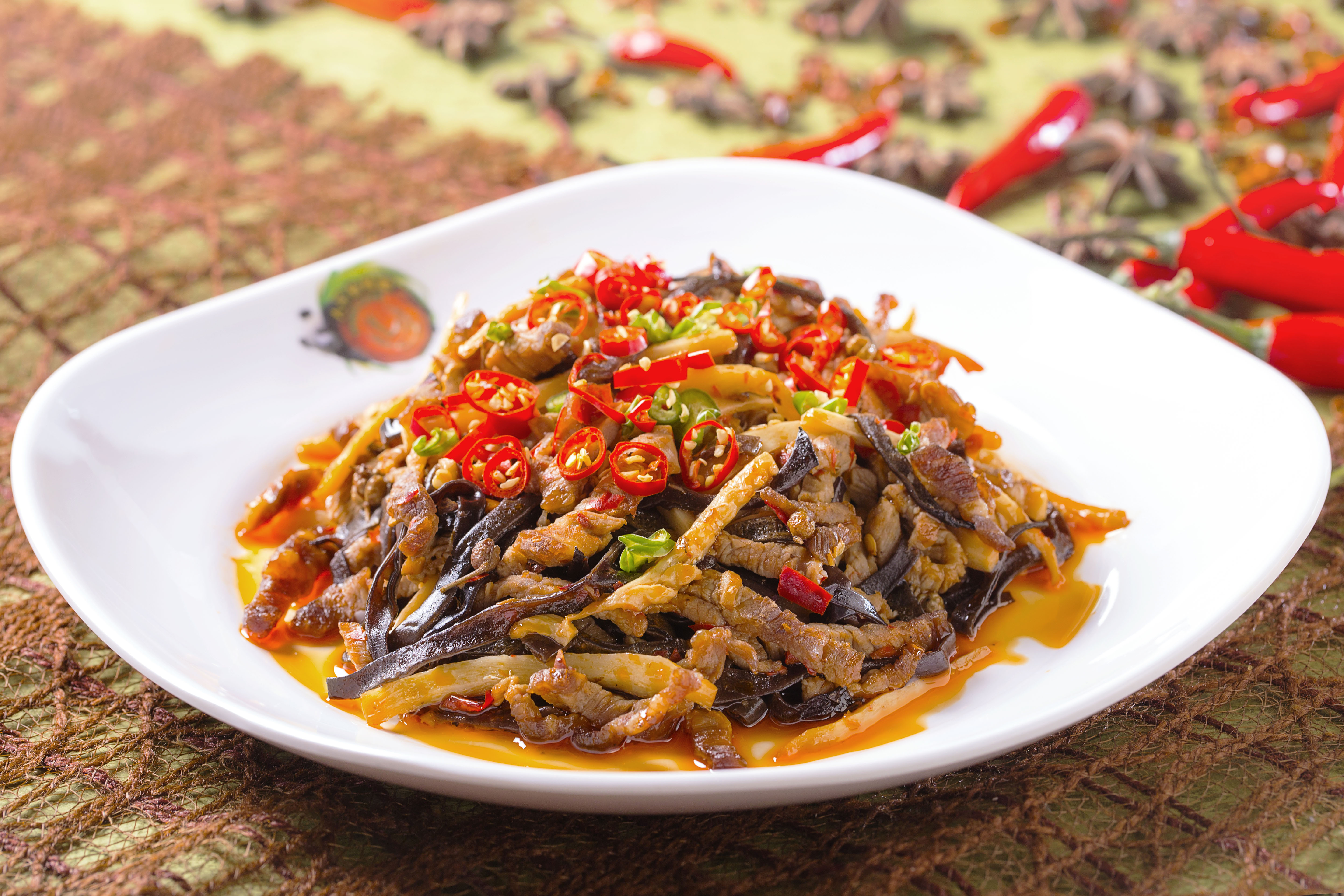 Sautéed Shredded Pork in Spicy and Chili Sauce